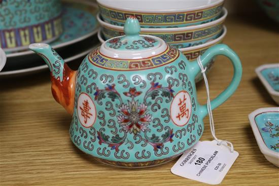 A box of Chinese porcelain